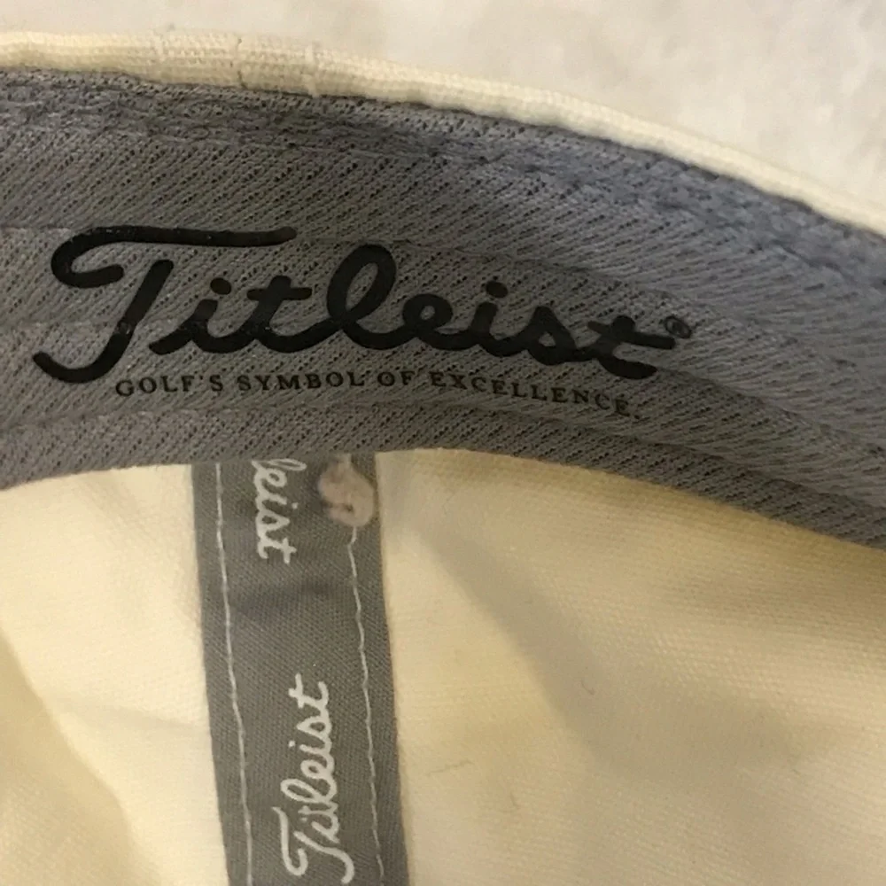 Titleist b1		cap	titleist	c	genderless	adjustable strap